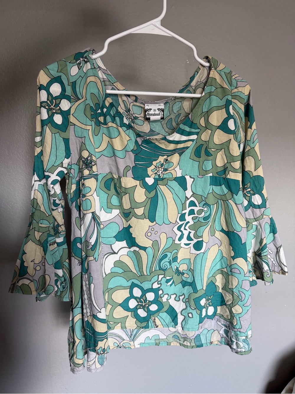 2000’s Manuheali’i Babydoll 3/4 bell sleeves blouse